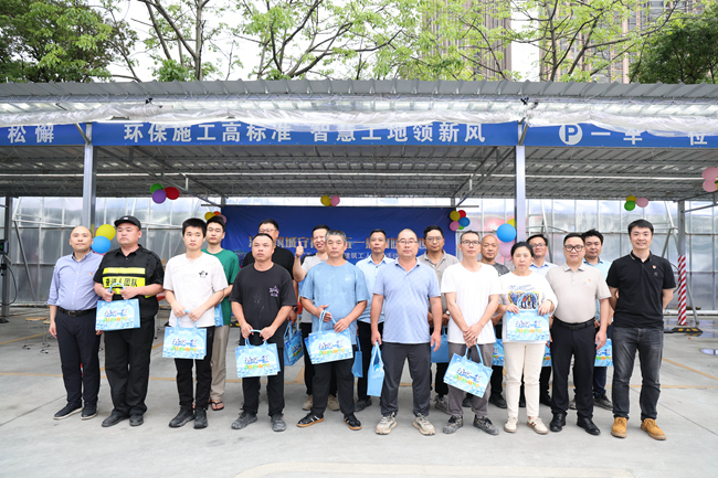 深入工地送关怀 情暖一线劳动者